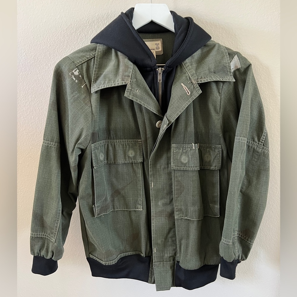 Urban outfitters recycled materials 3/4 sleeve camouflage jacket.